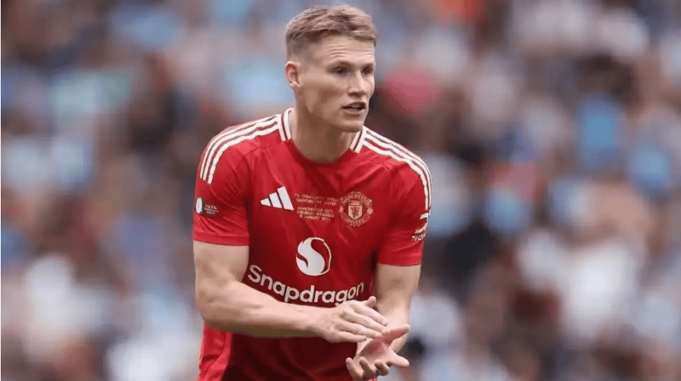 曼联夏窗大动作:套现 2 亿重建,锁定多特中卫补强后防